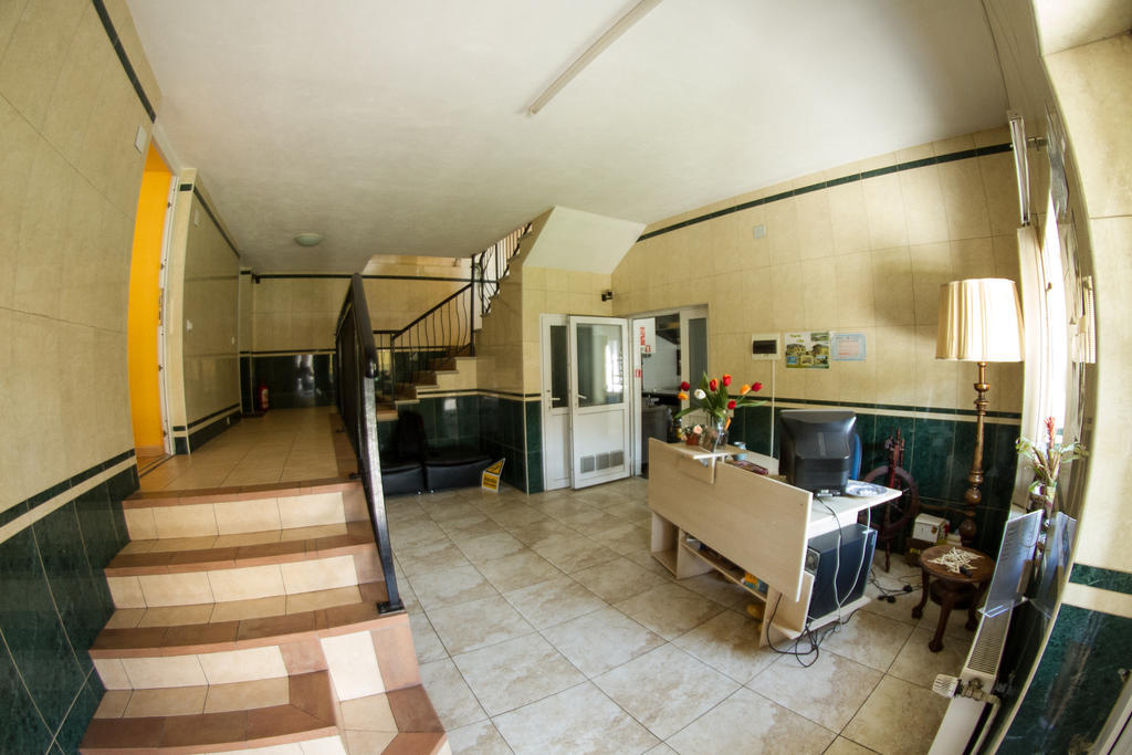 Pensiunea Poarta Oilor Gîrbova Exterior foto