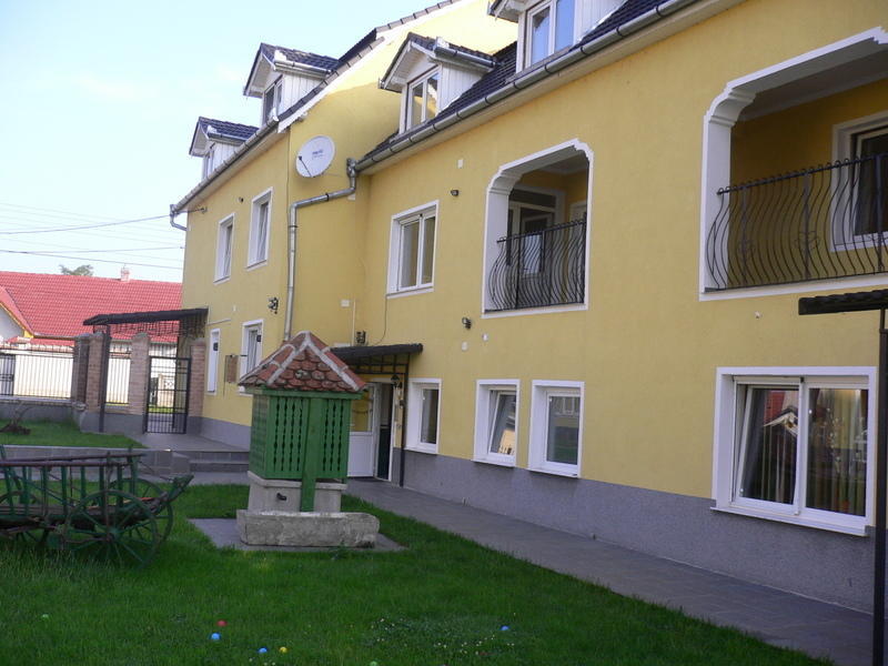 Pensiunea Poarta Oilor Gîrbova Exterior foto