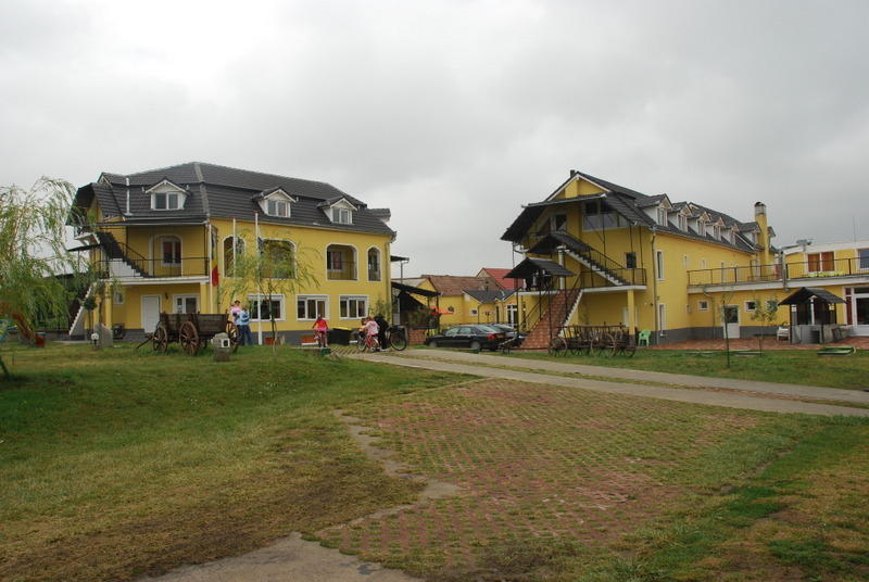 Pensiunea Poarta Oilor Gîrbova Exterior foto